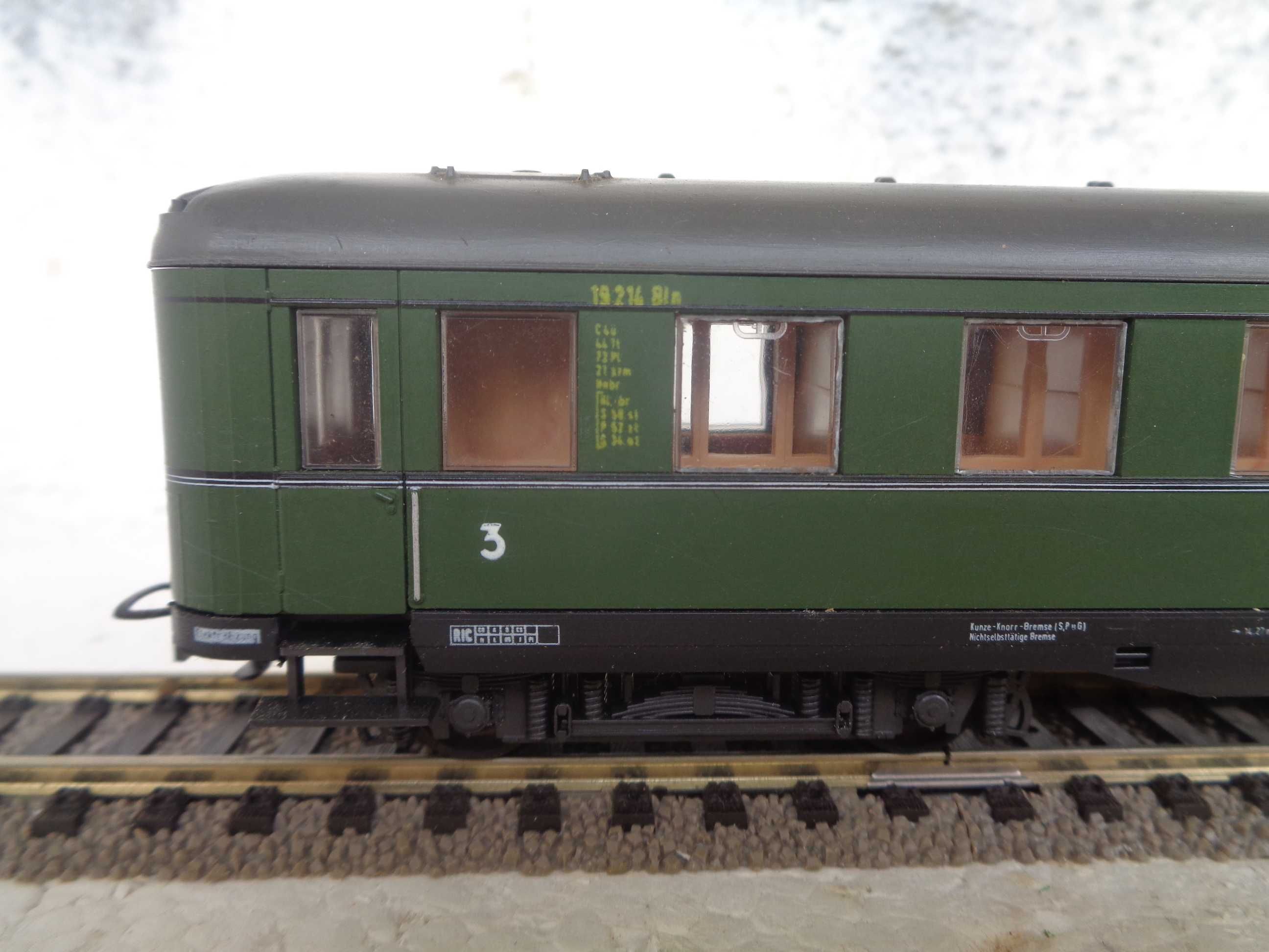 1:87 Liliput  Carruagem passageiros 3ª classe da DR