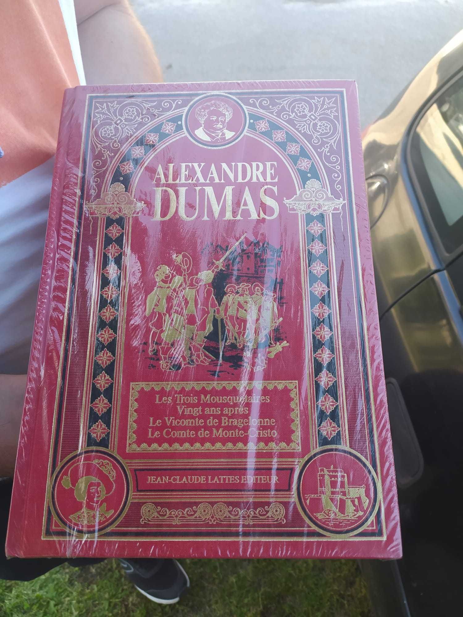 Livro com as obras de Alexandre Dumas - Edição de colecionador