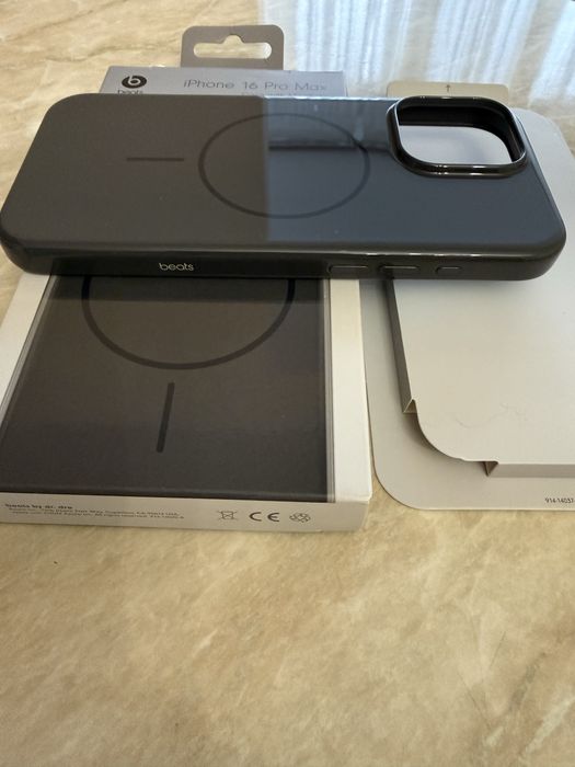 Продам оригінальний чохол Beats/Apple на айфон 16 Pro Max