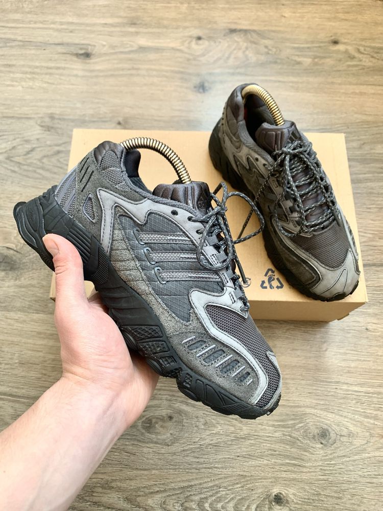 Продам кросівки Adidas Torsion TRDC