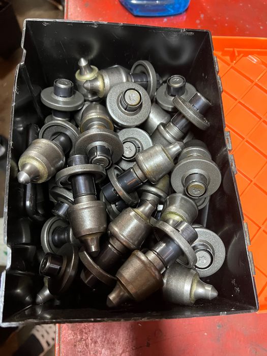 Резец фрезы дорожней