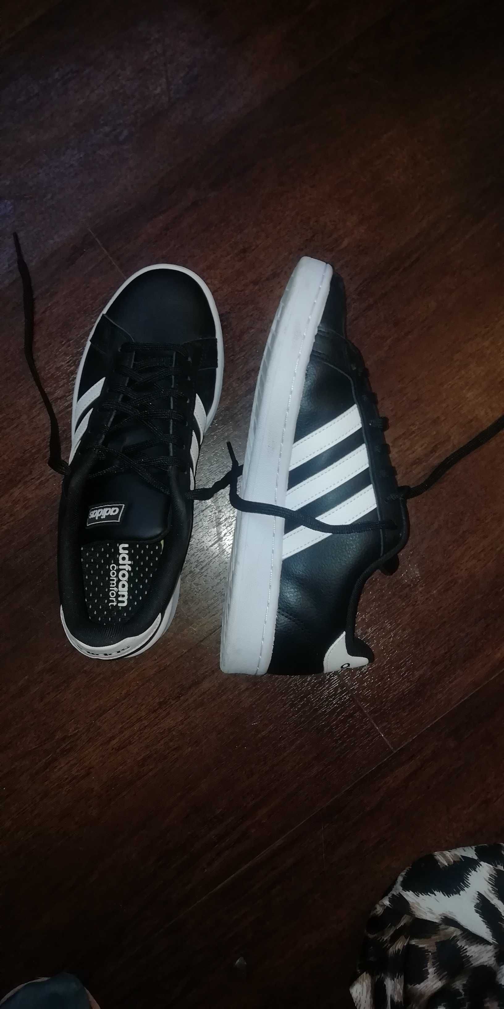 Ténis adidas número 42