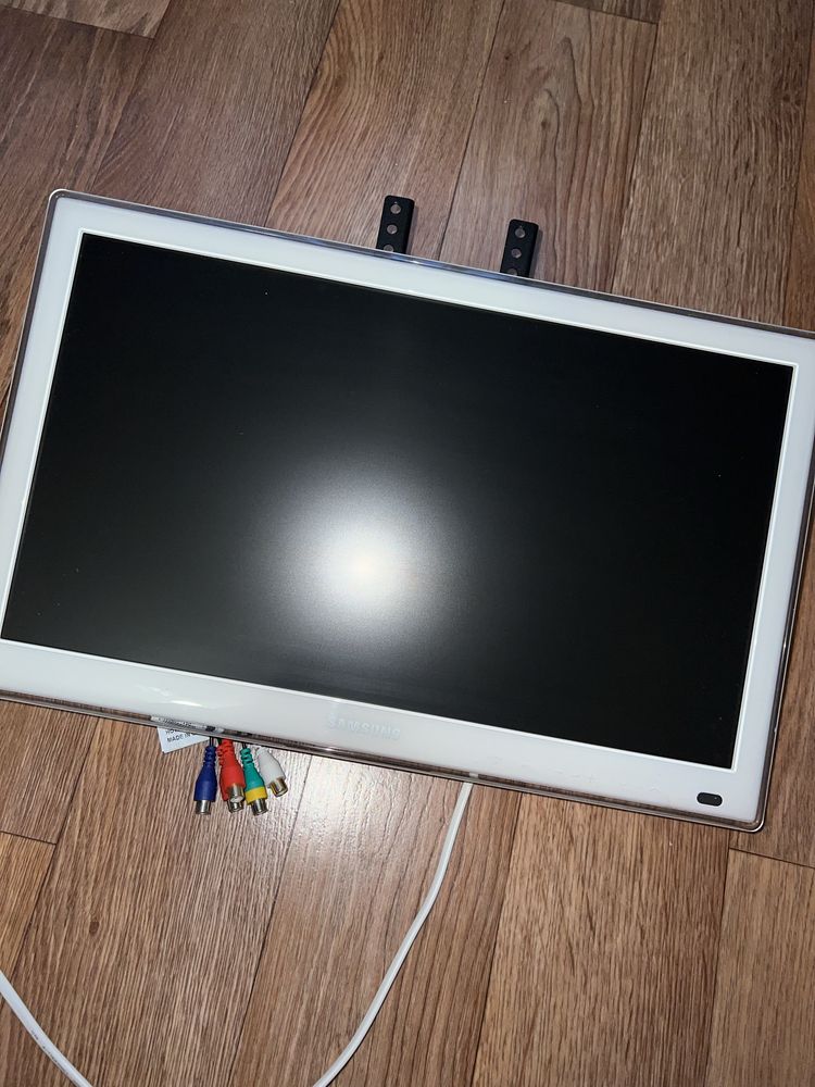 Плазма на кухню в спальню Телевізор LED 19" SAMSUNG UE19D4010NW