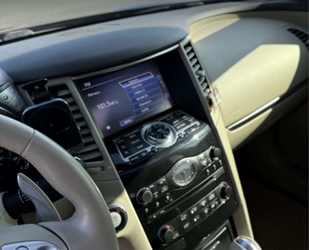 Infiniti QX70 2013