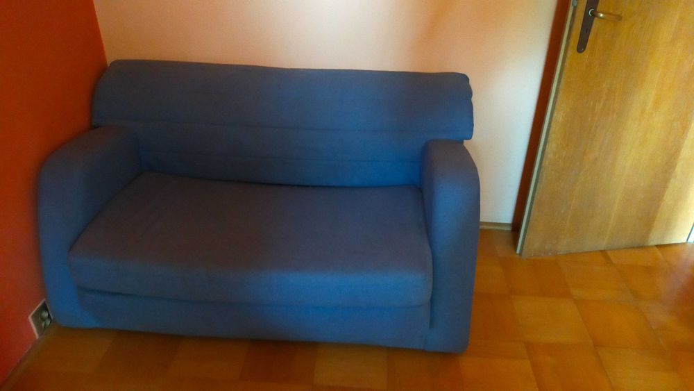 sofa niebieska, rozkładana