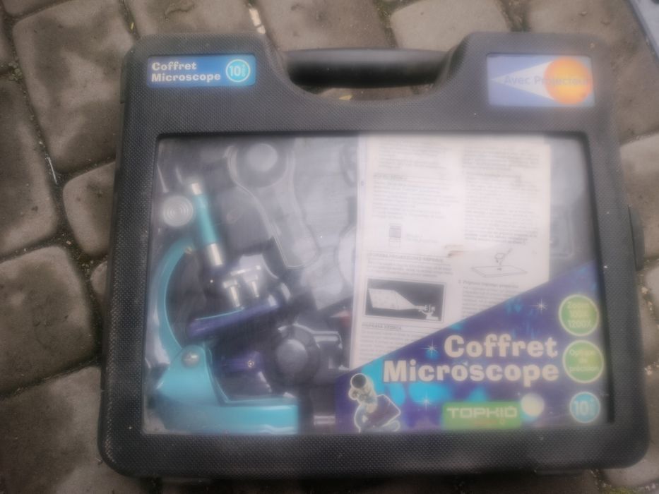 Mikroskop w walizce