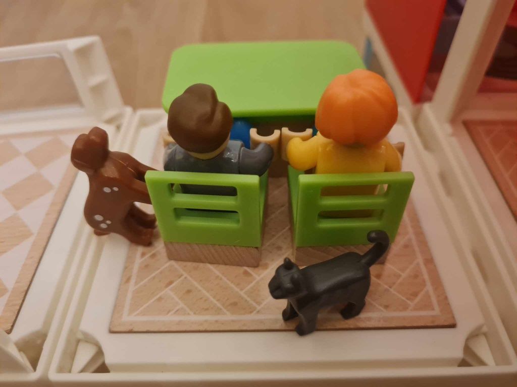 Plastikowy modułowy domek zabawka jak Fisher Price