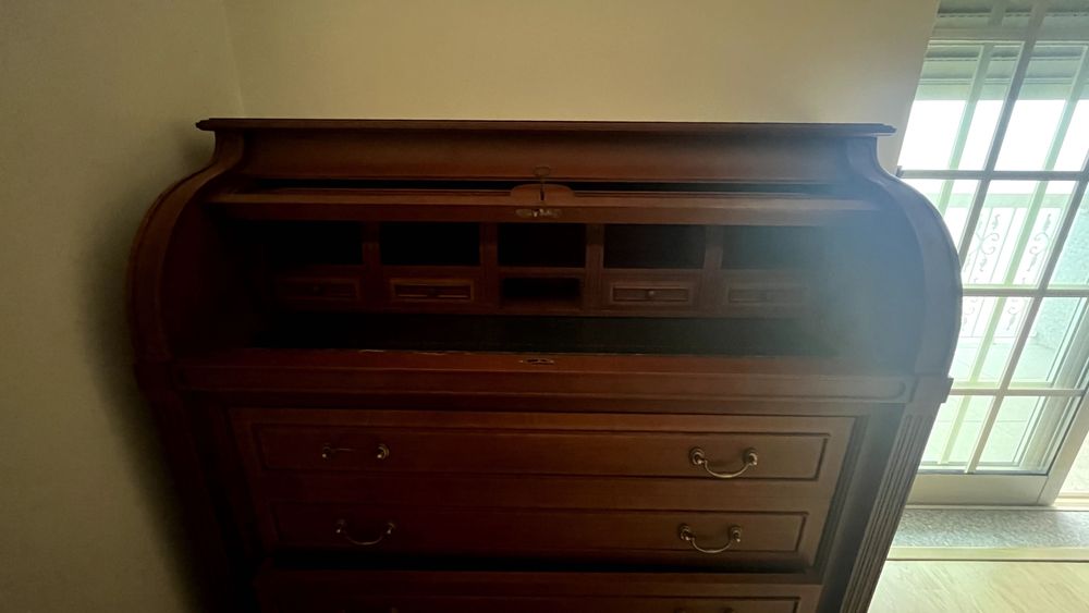 Escrivaninha em madeira