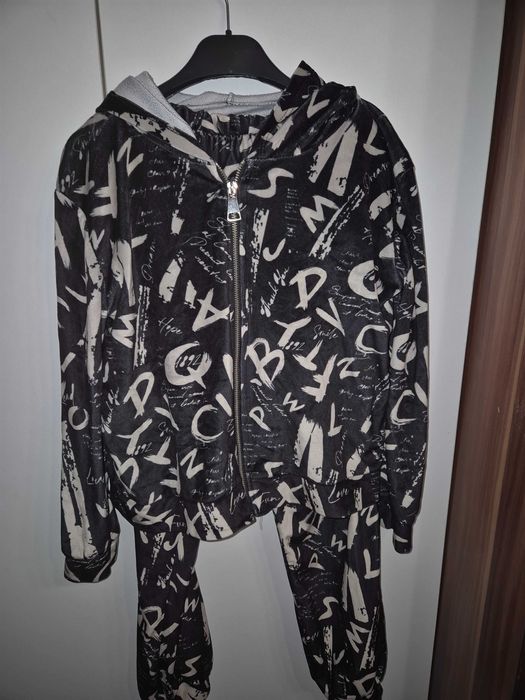 Dres dlabdziewczynki rozmiar 152