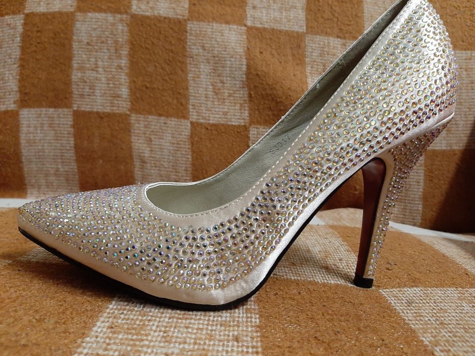 Diamentowe wysokie szpilki Krasceva rozmiar 39 kryształki