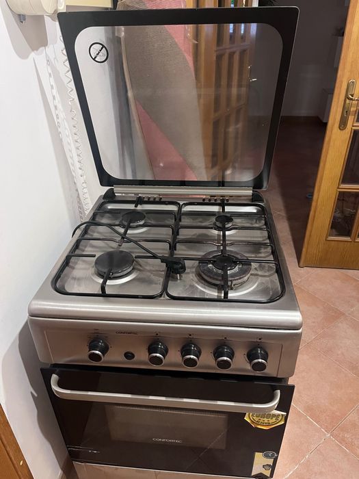 Vendo fogão com  pouco uso