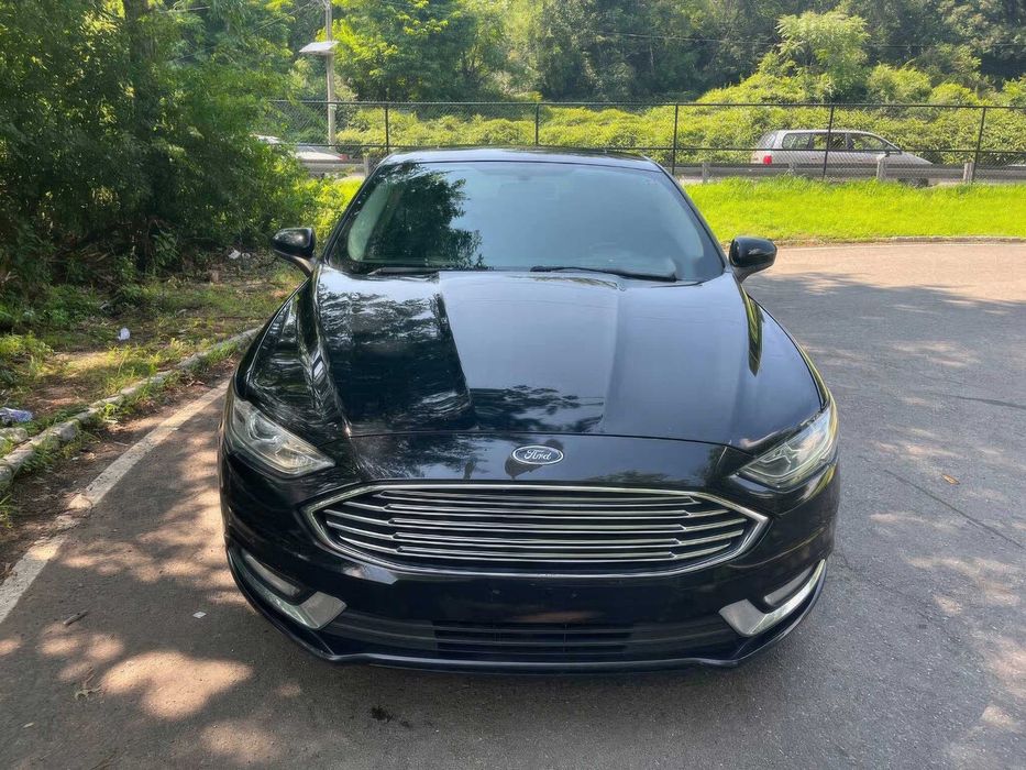 Ford Fusion Hybrid SE      2018
