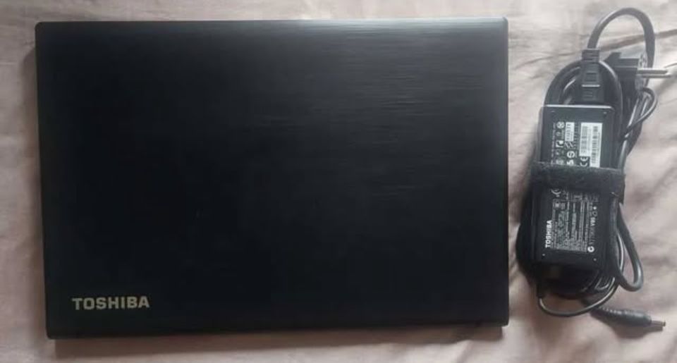 Portátil 15,6’’ Toshiba, Recondicionado, com bateria nova