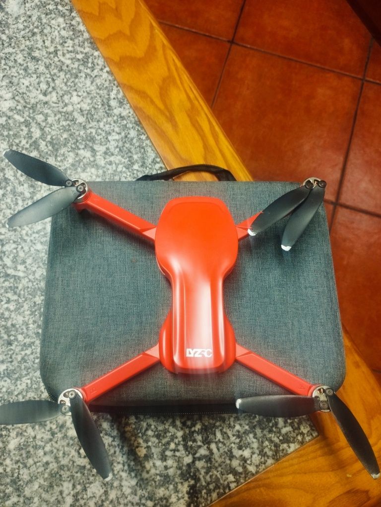 Drone lyzrc pro.