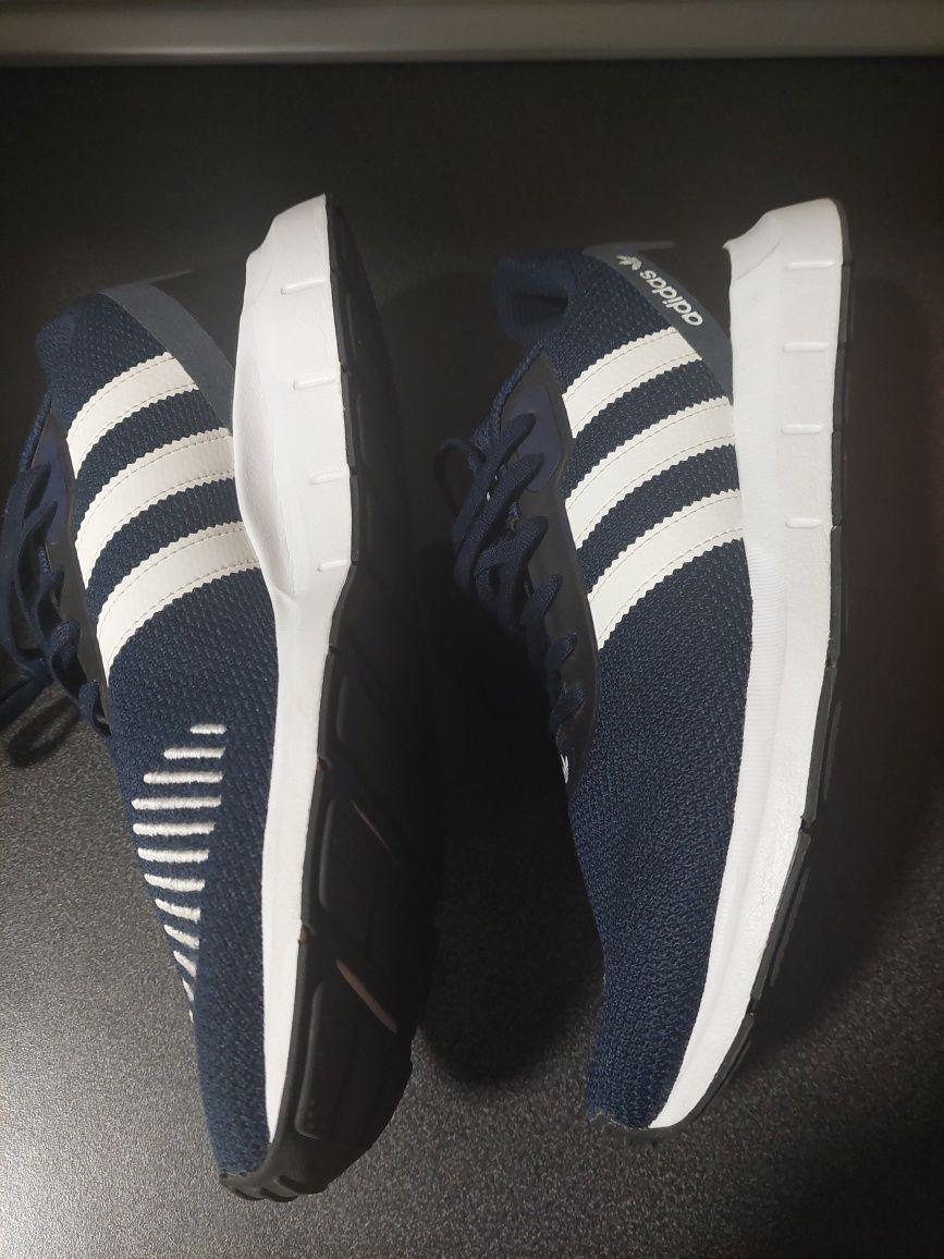 Ténis Adidas SwiftRun