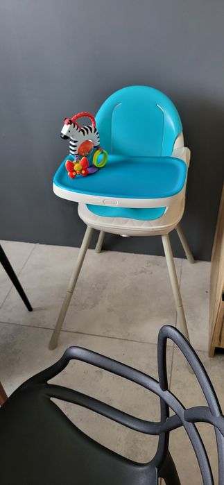 Krzesełko do karmienia Keter niebieskie + zabawka Fisher Price