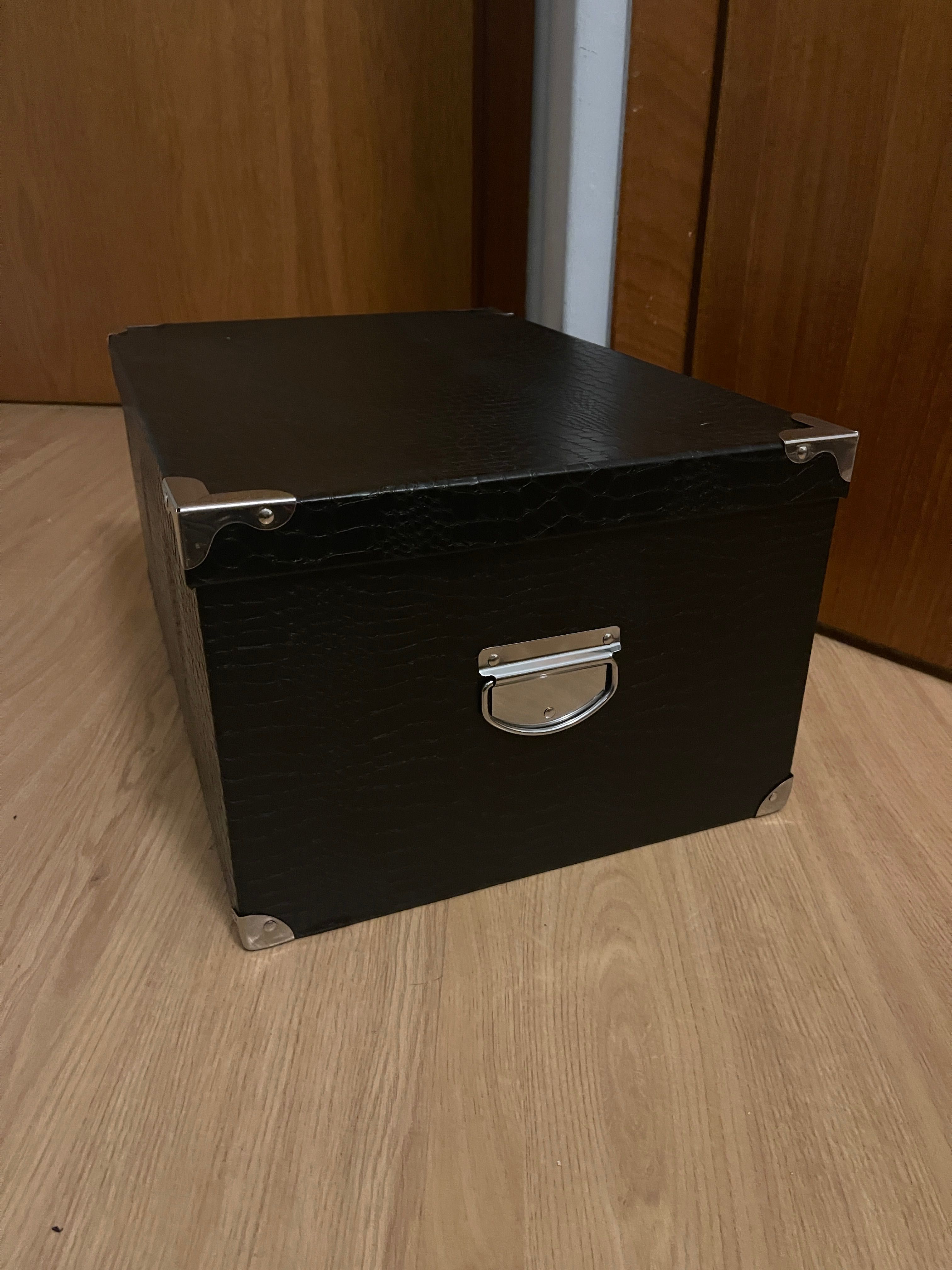 Vende-se Caixa de Arrumação