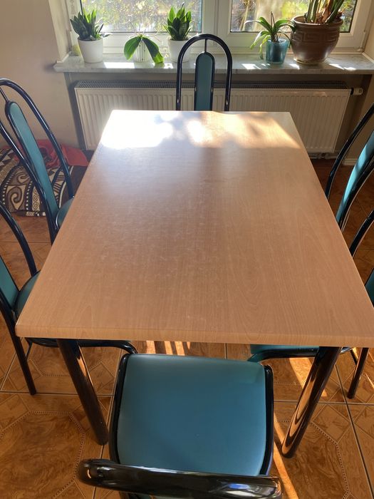 Stół do jadalni z krzesłami