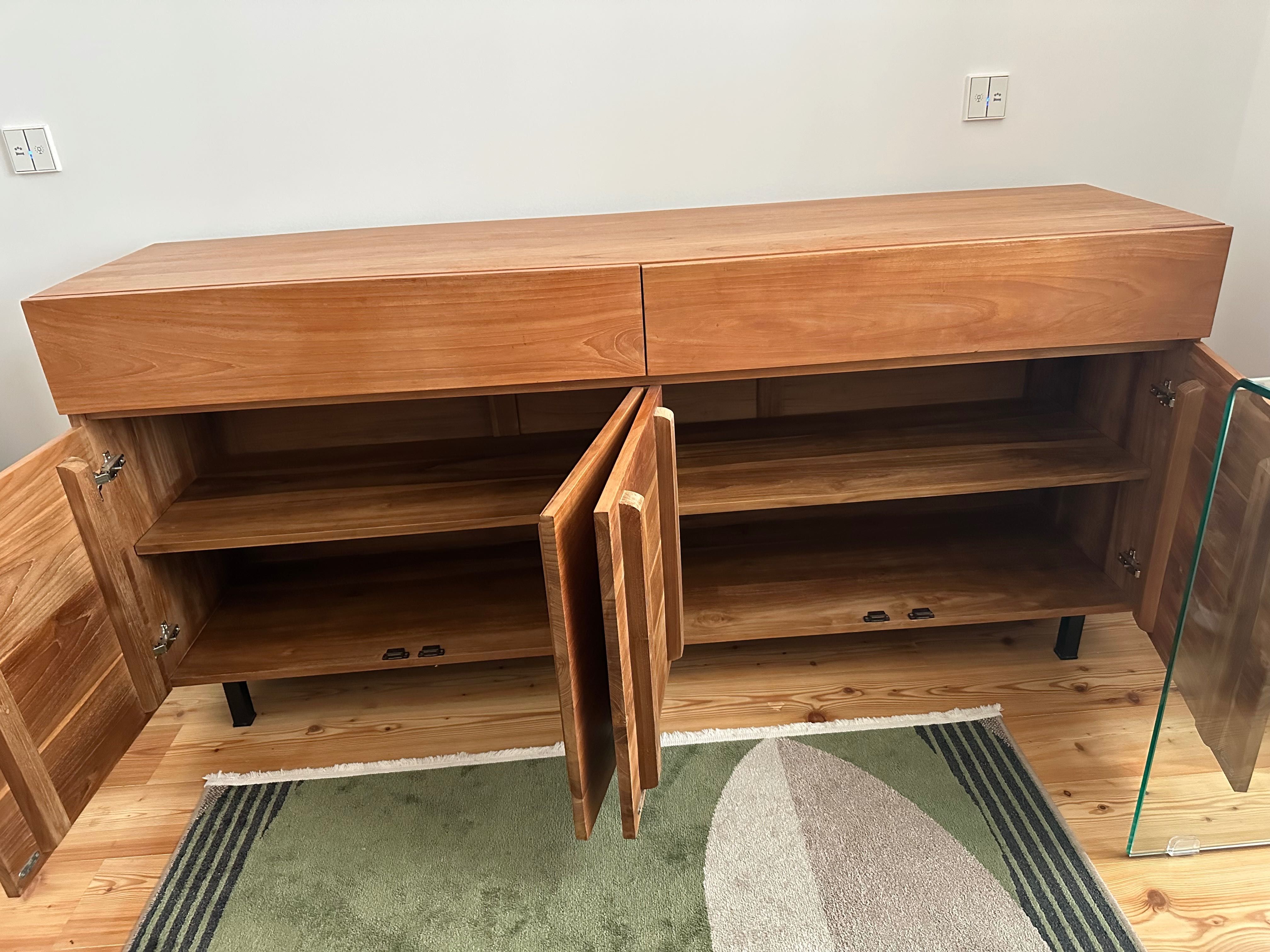 Aparador/Buffet em Carvalho - Design Moderno