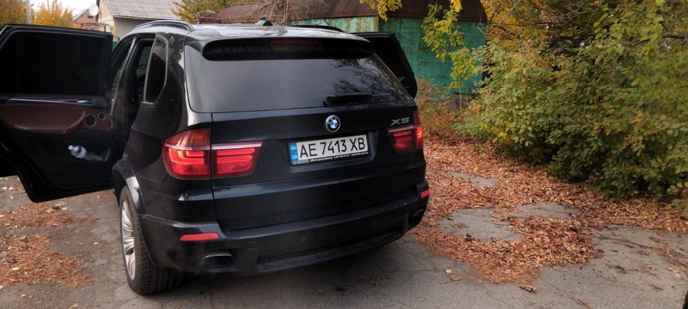 Продам BMW X5 4.4