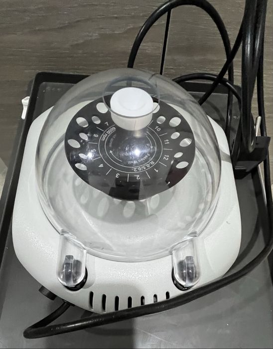 Мини‐центрифуга‐вортекс Combispin FVL-2400N