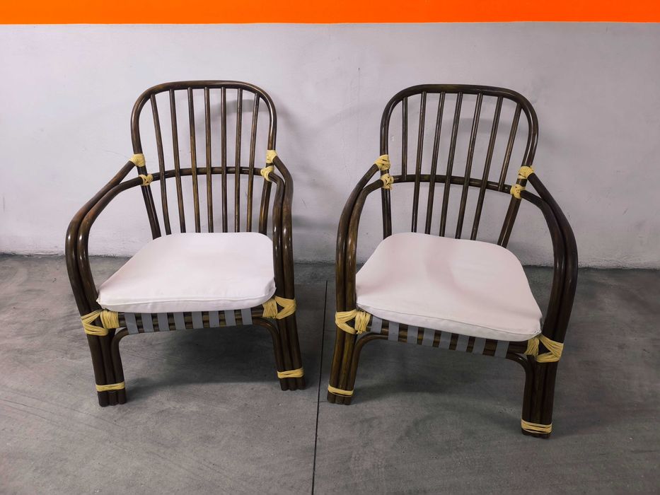 Cadeiras de bambu escuro