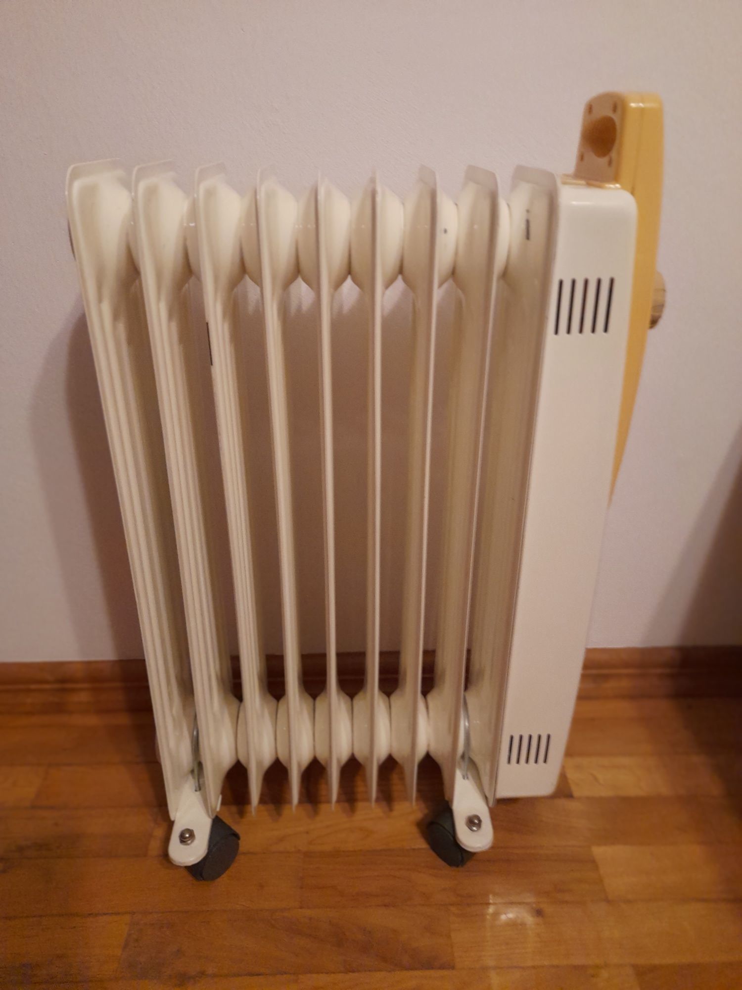 Grzejnik elektryczny, olejowy.