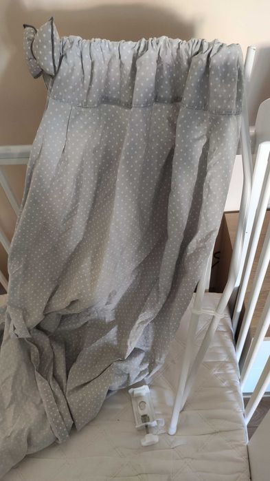 łóżeczko dziecięce w bardzo dobrym stanie+gratisy