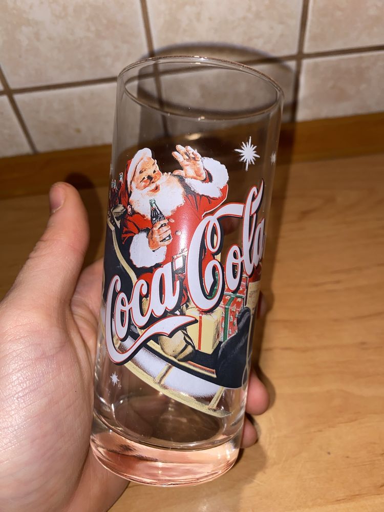 Dwie szklanki sezonowe Coca Cola Winter