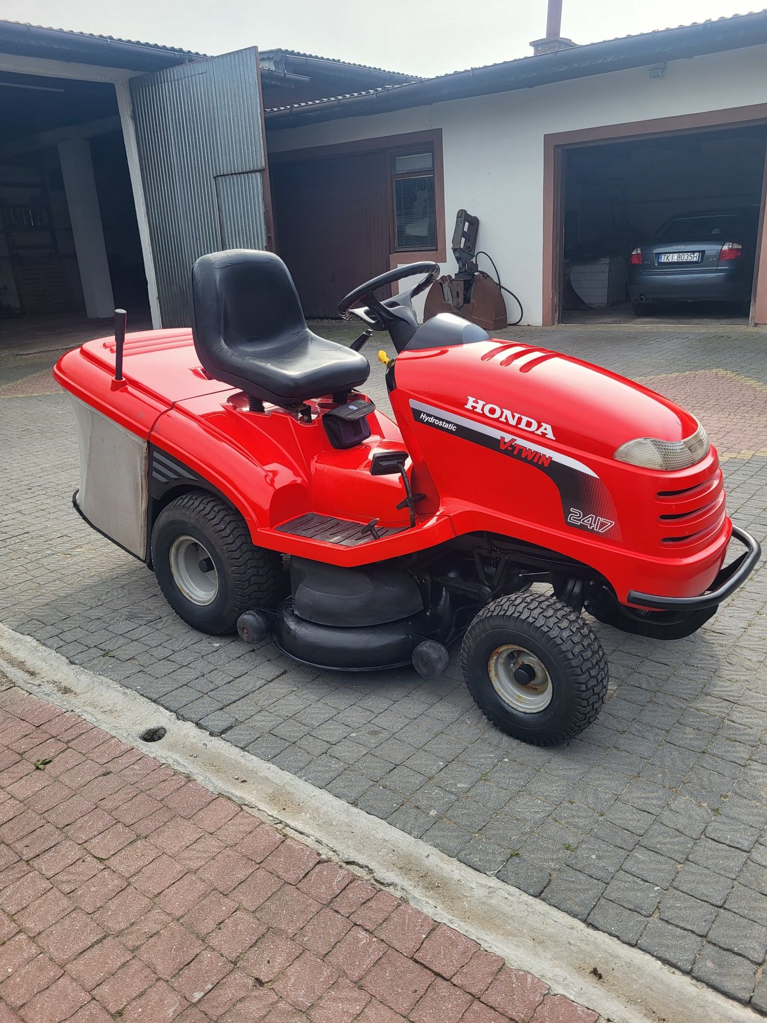 Traktorek kosiarka z koszem Honda 2417 pompa olejowa