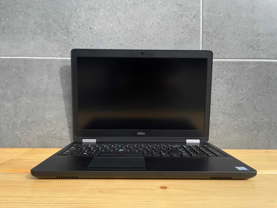Dell Latitude 5570/i7-6820HQ/8Gb/256Gb/15.6" IPS/Radeon R7 M370 (2Gb)