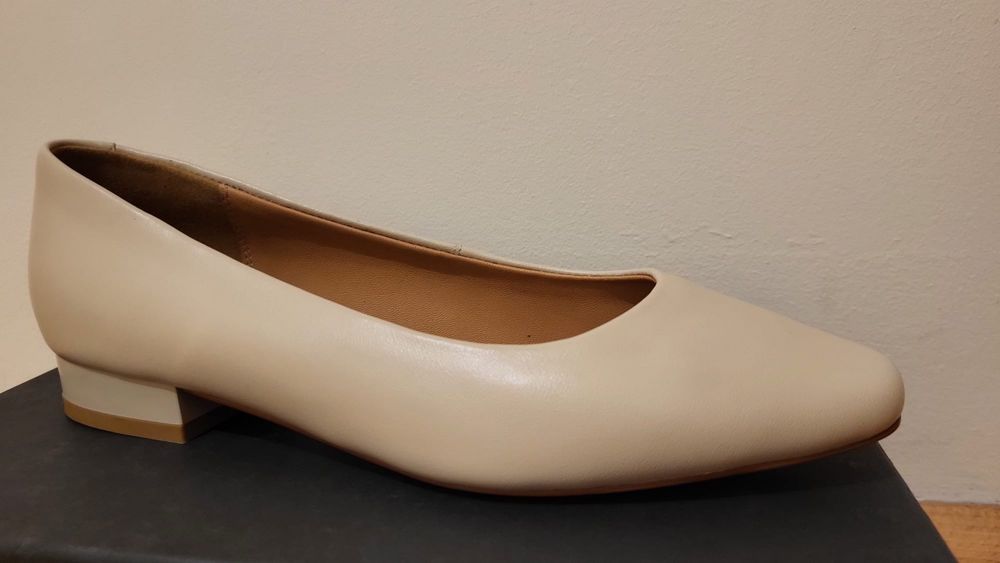 Czółenka beżowe KAZAR baleriny