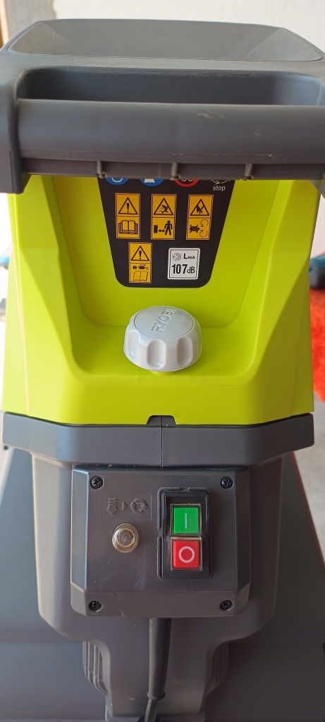 Садовий подрібнювач (садовый измельчитель) Ryobi RSH2545B.