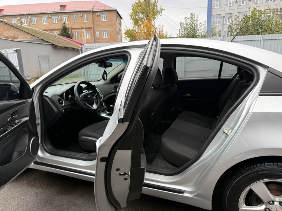 Chevrolet Cruze 1.8 з газом