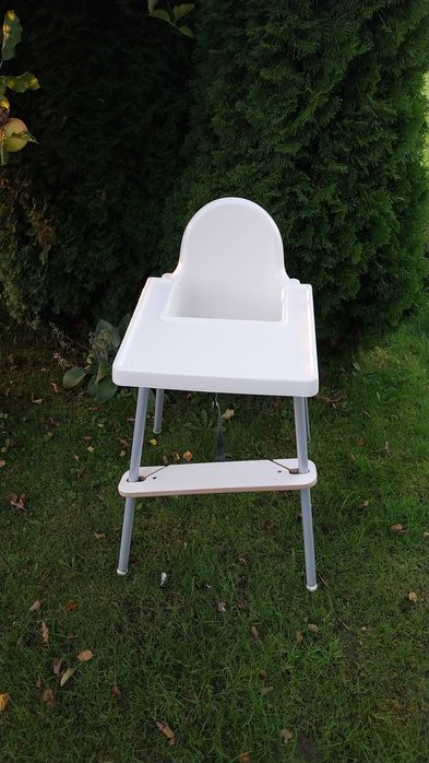 Fotelik do karmienia IKEA z regulowanym podnóżkiem