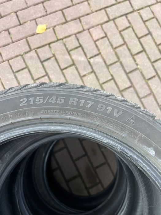 Opony zimowe 215/45 R17 91V rocznik 2022 Kumho WinterCraft WP71