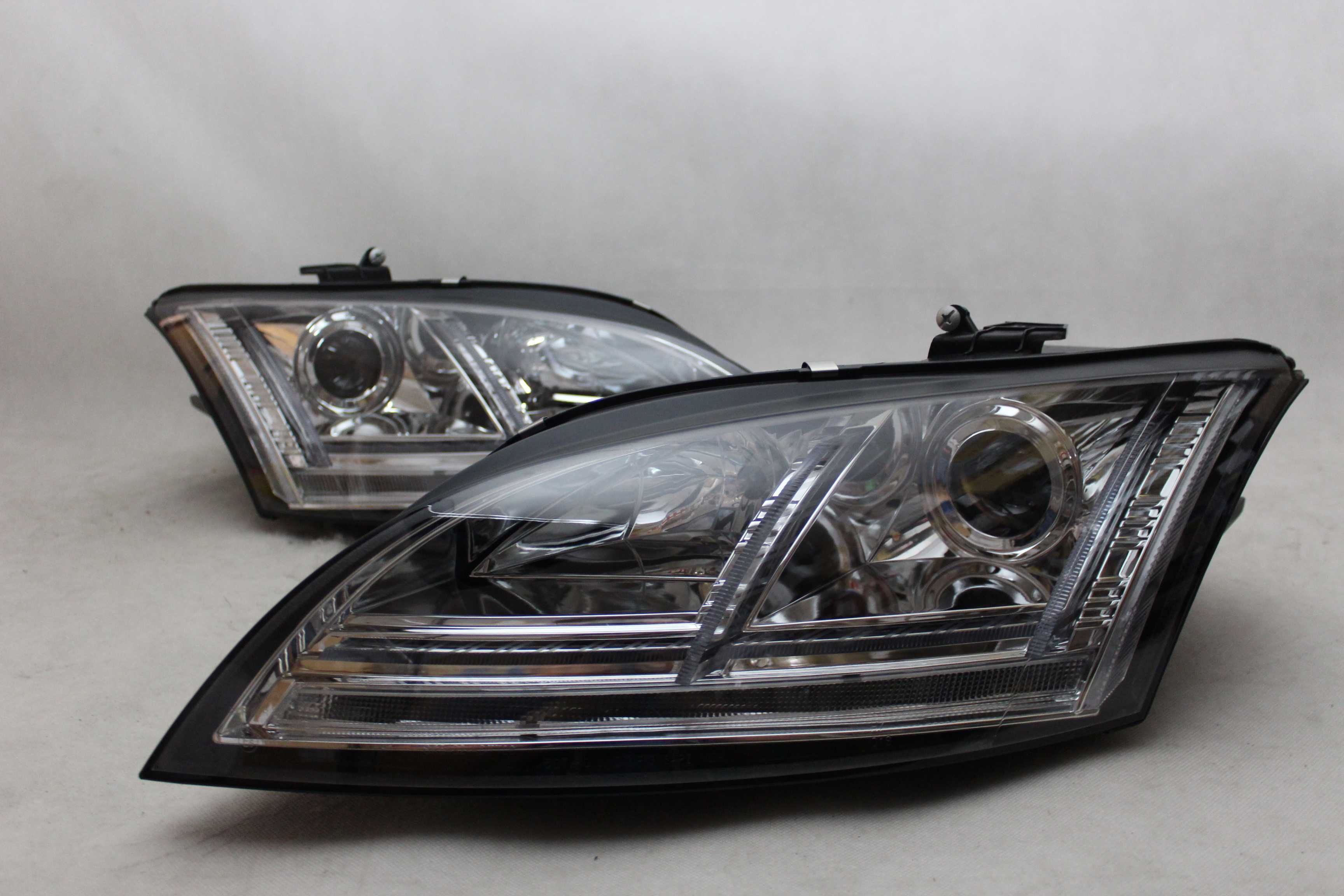 Lampy reflektory przednie przód AUDI TT 8j 06-10 Xenon LED BAR CHROM !