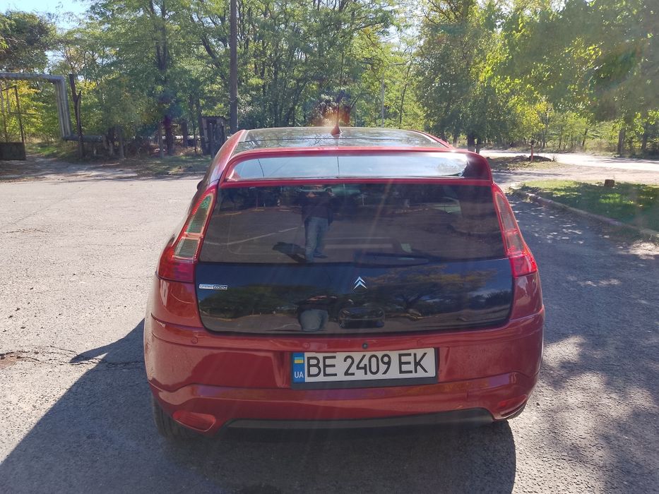 Автомобиль Ситроен С4