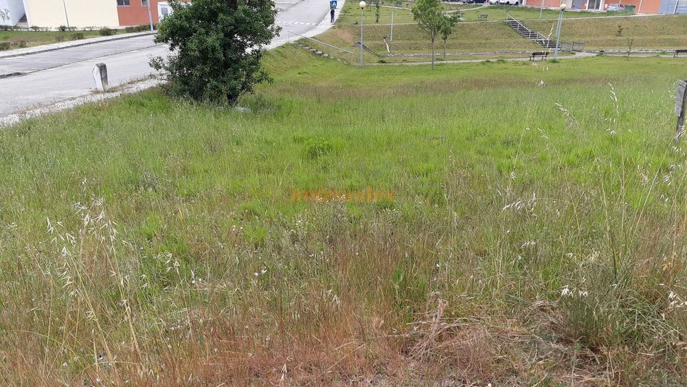 Excelente lote de terreno para construção de moradia na Fig. da Foz