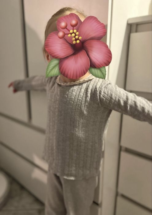 Sweterek bluzka zara 104 dzianinowa 104 z koronką