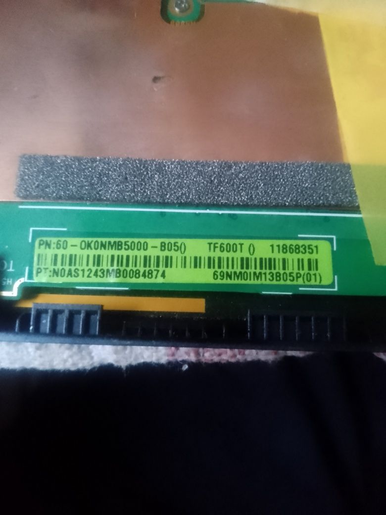 Asus tf600tg 2/64 экран целый тач разбит и не работает.