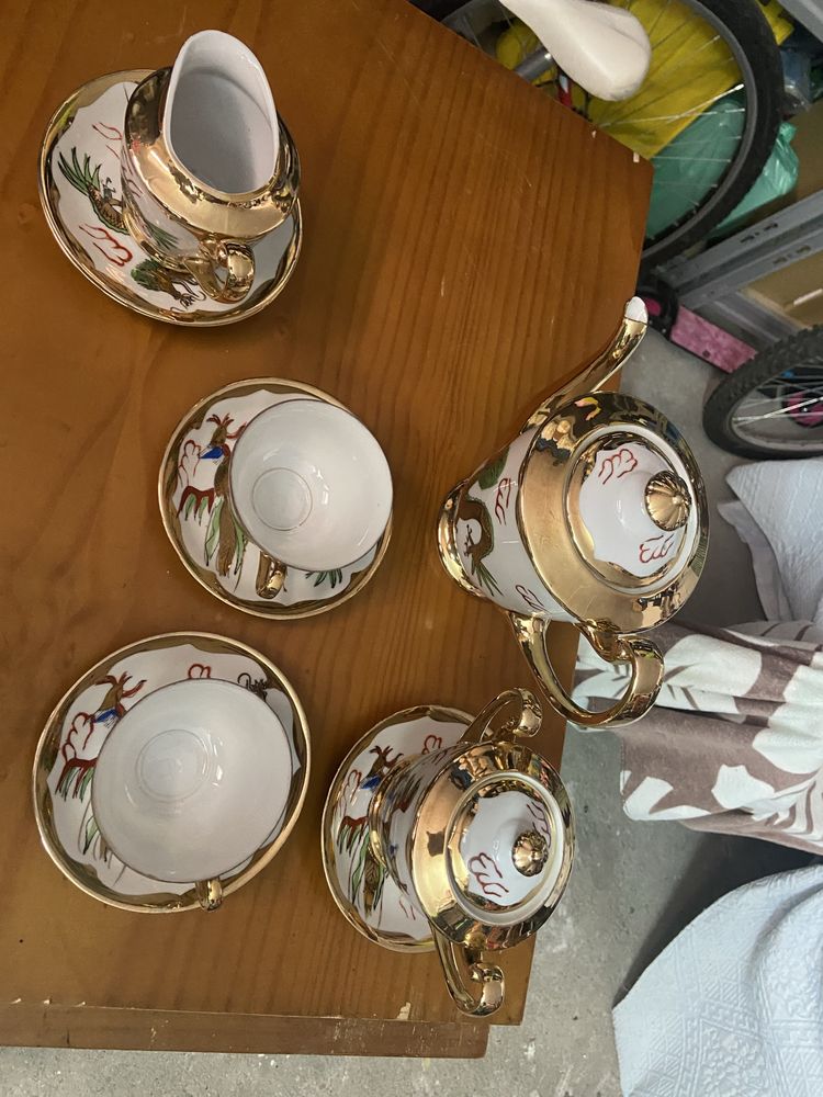 Conjunto de chavenas com bule do japao