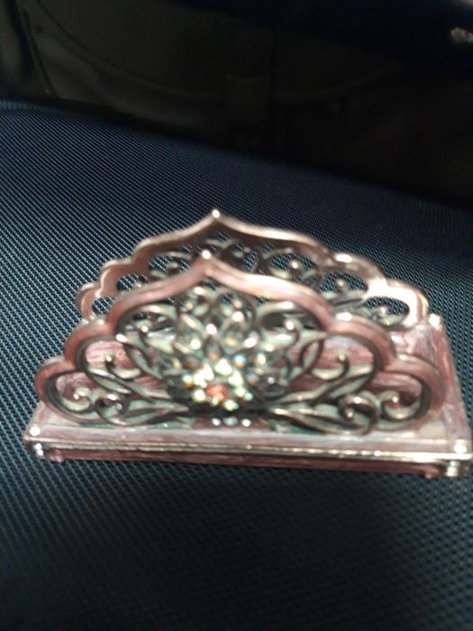 Продаётся шикарная подставка для писем ( салфетница)