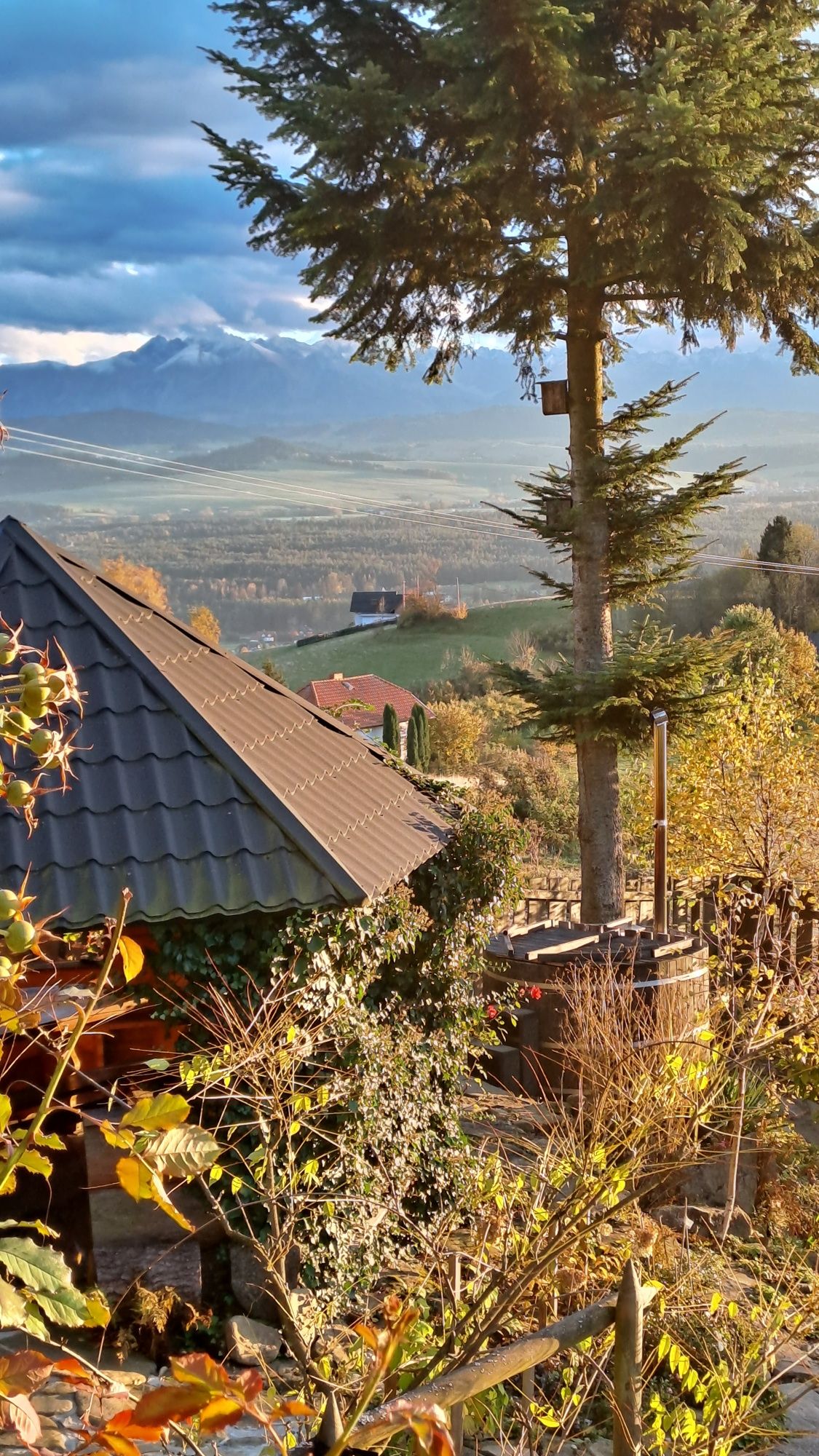 Domek do wynajęcia w Gorcach z balią , widokiem na Tatry.