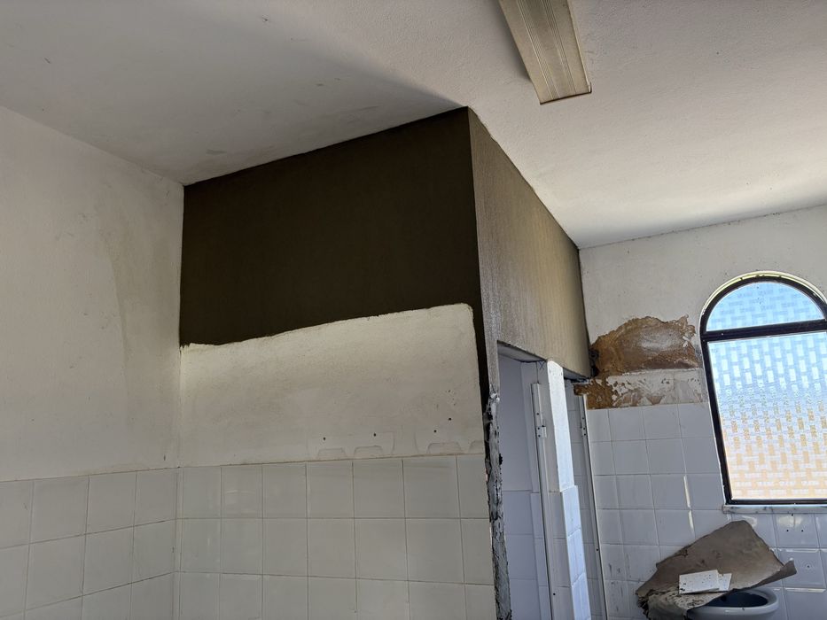 Serviço: remodelação, construção, eletrica, infiltraçao, ladrilho, etc