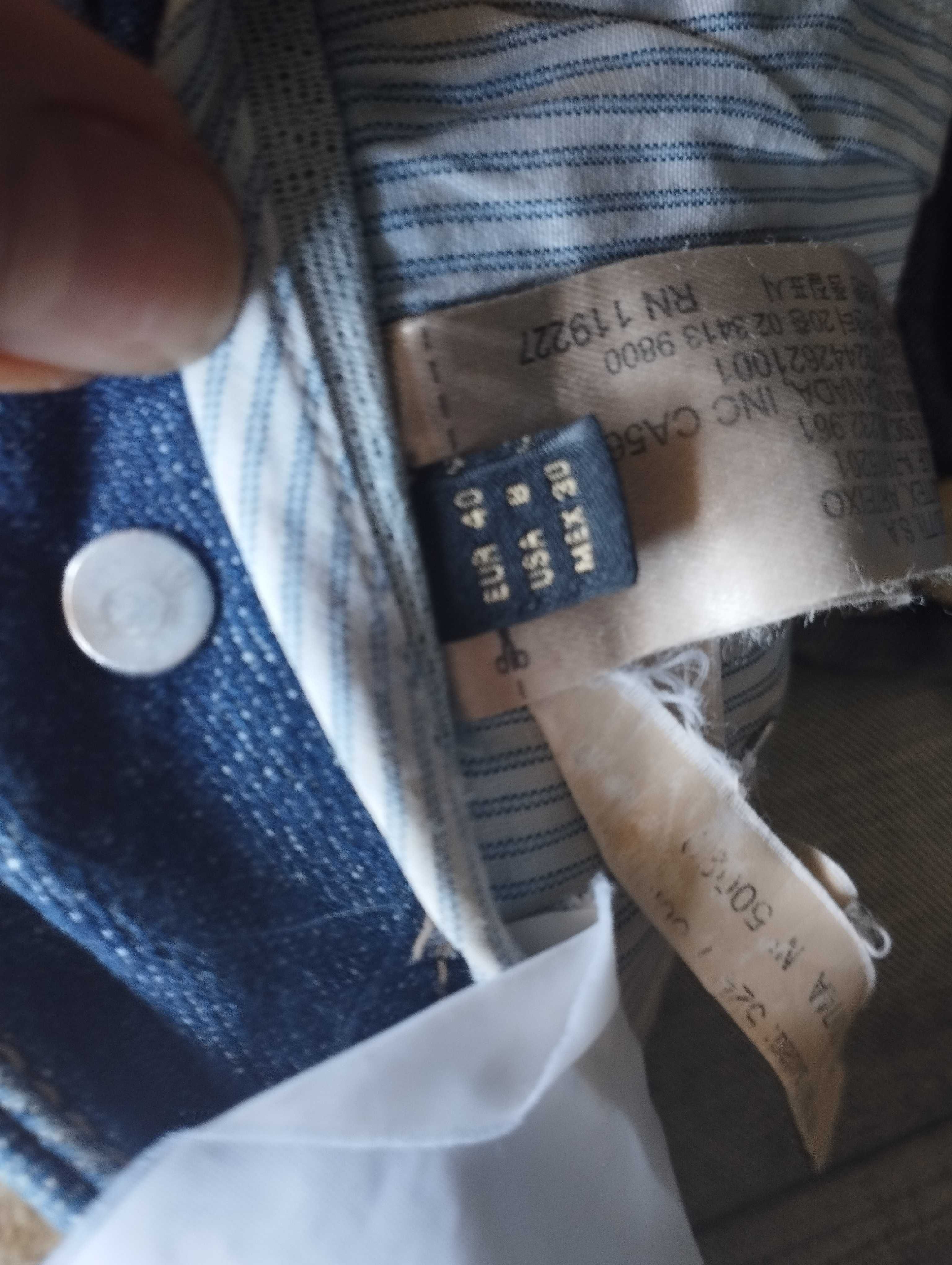 Varias peças de roupa mulher