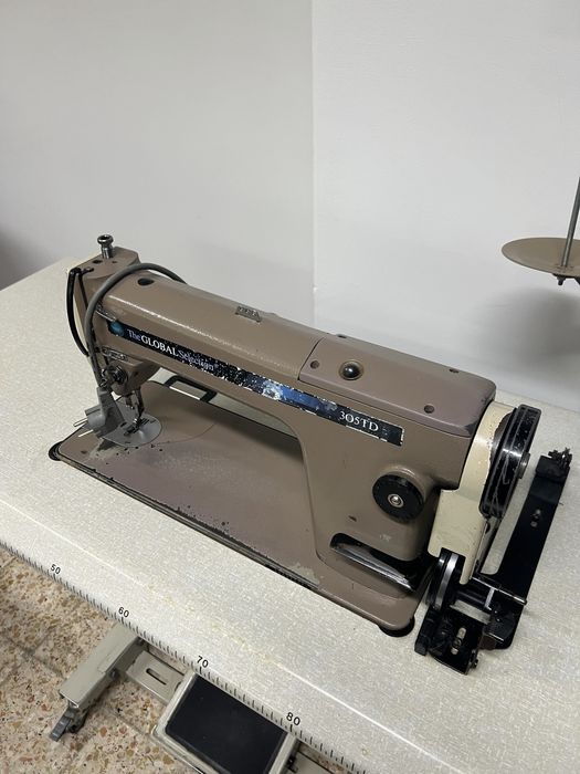 Máquina de Costura Industrial Reta - The GLOBAL Selection 305TD