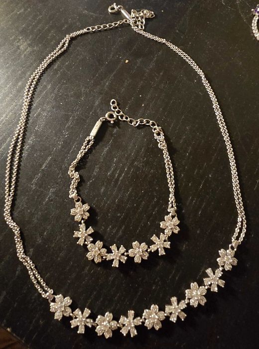 Conjunto pulseira e colar flores marca Unike