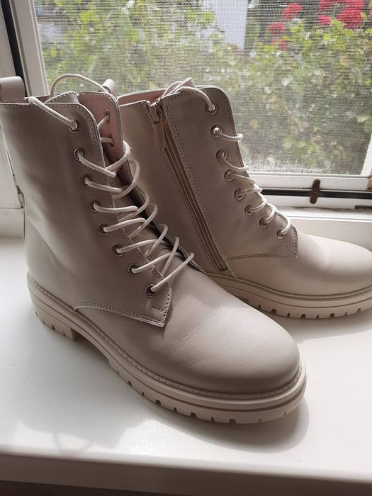 Жіночі ортопедичні ботинки.