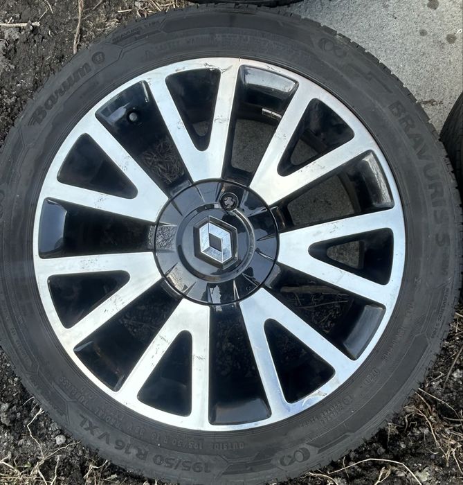 Oryginalne kola Renault Clio z oponami letnimi 195/50 R16